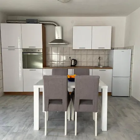 Apartament Marija *
